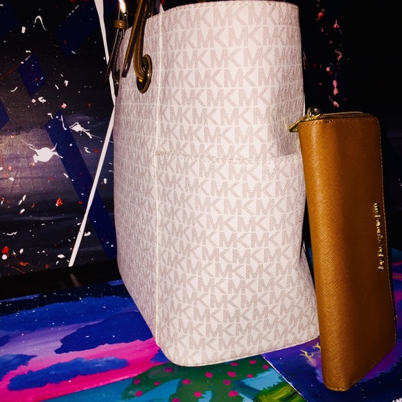 🎈SOLD🎈 Michael Kors Bag - Picture 3 of 11